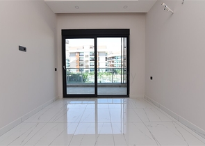 مجمع  فاخر في منطقة مركزية - شقة غرفة وصالة - اوبا / الانيا 