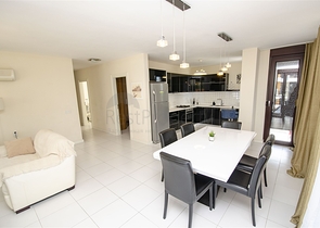 شقة 2 + 1 مع أثاث في هورما كونيالتي