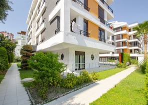 شقة 2 + 1 مع أثاث في هورما كونيالتي