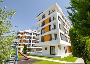 شقة 2 + 1 مع أثاث في هورما كونيالتي