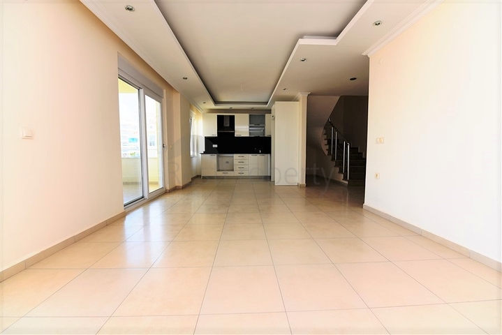 دوبلكس غرفتين وصالة - اطلالة مفتوحة - ضمن مجمع يضم كافة الخدمات - افسلار / الانيا 