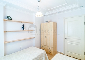 اطلالة بحر مباشرة - شقة مفروشة - تصميم 1+2 - في منطقة توسمور المركزية / الانيا 