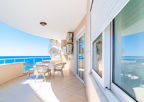 اطلالة بحر مباشرة - شقة مفروشة - تصميم 1+2 - في منطقة توسمور المركزية / الانيا 