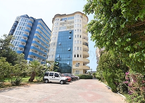 اطلالة بحر مباشرة - شقة مفروشة - تصميم 1+2 - في منطقة توسمور المركزية / الانيا 