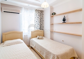 اطلالة بحر مباشرة - شقة مفروشة - تصميم 1+2 - في منطقة توسمور المركزية / الانيا 