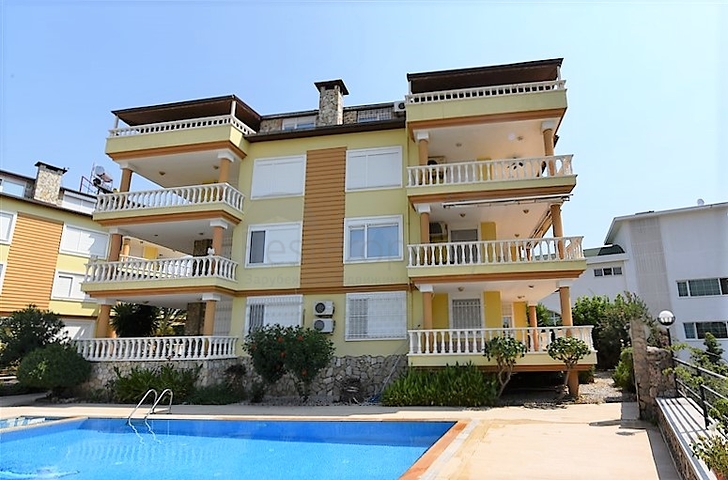 دوبلكس ارضية - اطلالة مفتوحة - 3 غرف وصالة -مفروشة - في كاستل / الانيا 