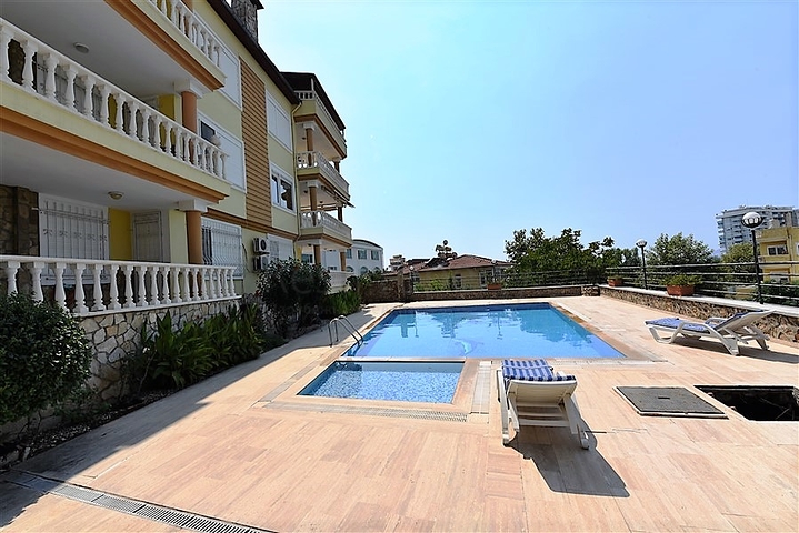 دوبلكس ارضية - اطلالة مفتوحة - 3 غرف وصالة -مفروشة - في كاستل / الانيا 