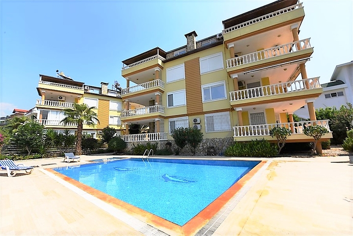 دوبلكس ارضية - اطلالة مفتوحة - 3 غرف وصالة -مفروشة - في كاستل / الانيا 