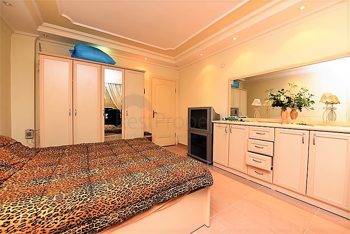 دوبلكس ارضية - اطلالة مفتوحة - 3 غرف وصالة -مفروشة - في كاستل / الانيا 