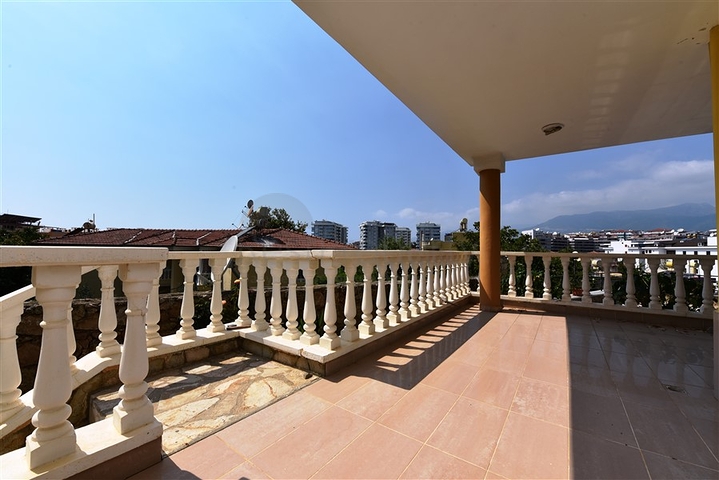 دوبلكس ارضية - اطلالة مفتوحة - 3 غرف وصالة -مفروشة - في كاستل / الانيا 