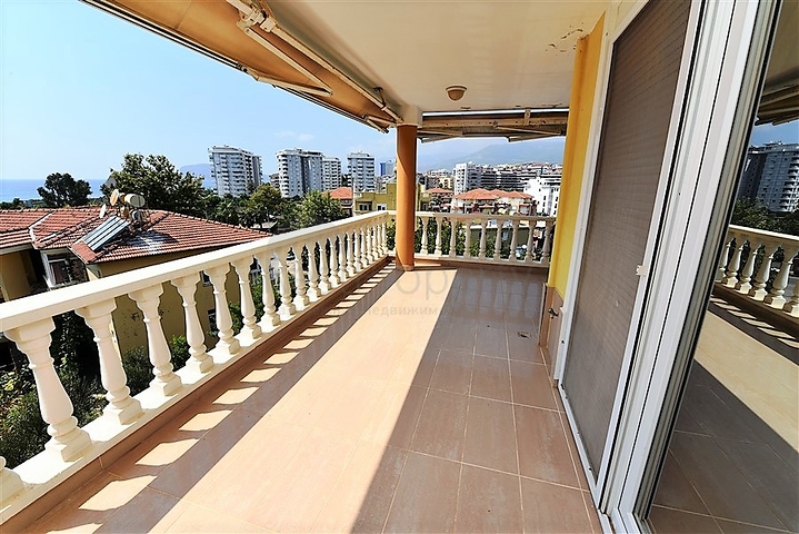 دوبلكس ارضية - اطلالة مفتوحة - 3 غرف وصالة -مفروشة - في كاستل / الانيا 