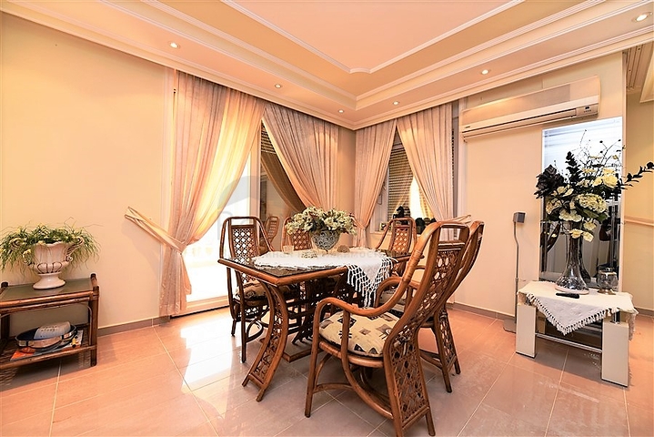 دوبلكس ارضية - اطلالة مفتوحة - 3 غرف وصالة -مفروشة - في كاستل / الانيا 