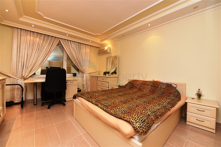 دوبلكس ارضية - اطلالة مفتوحة - 3 غرف وصالة -مفروشة - في كاستل / الانيا 