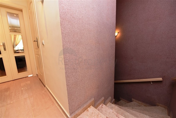 دوبلكس ارضية - اطلالة مفتوحة - 3 غرف وصالة -مفروشة - في كاستل / الانيا 