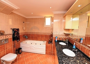 دوبلكس ارضية - اطلالة مفتوحة - 3 غرف وصالة -مفروشة - في كاستل / الانيا 