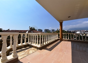 دوبلكس ارضية - اطلالة مفتوحة - 3 غرف وصالة -مفروشة - في كاستل / الانيا 