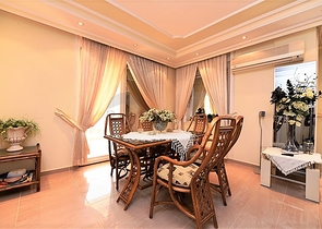 دوبلكس ارضية - اطلالة مفتوحة - 3 غرف وصالة -مفروشة - في كاستل / الانيا 