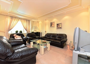 دوبلكس ارضية - اطلالة مفتوحة - 3 غرف وصالة -مفروشة - في كاستل / الانيا 