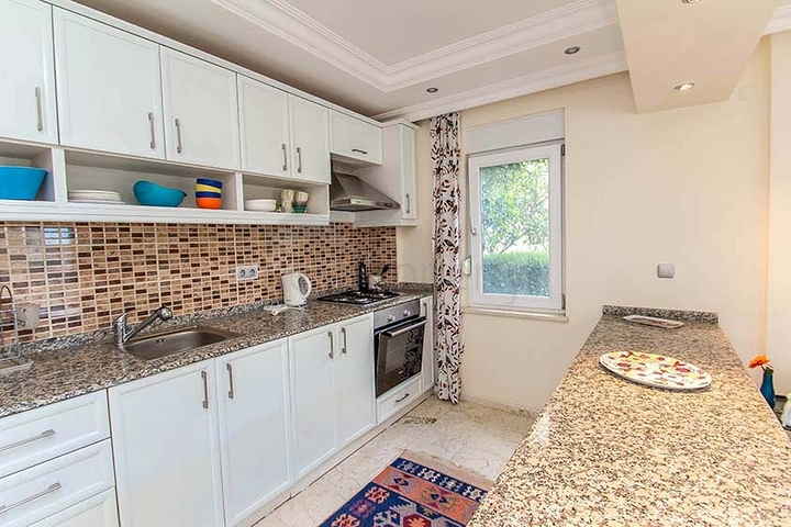 فيلا مستقلة - بسعر منافس - اطلالة رائعة - في مركز الانيا 