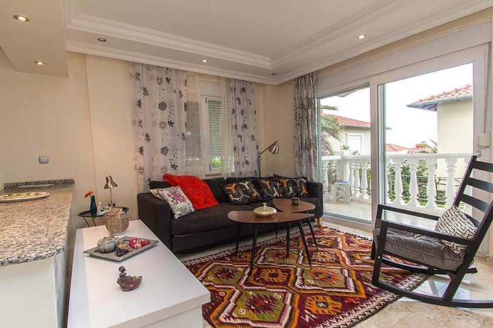 فيلا مستقلة - بسعر منافس - اطلالة رائعة - في مركز الانيا 