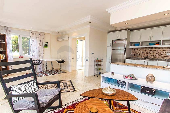 فيلا مستقلة - بسعر منافس - اطلالة رائعة - في مركز الانيا 