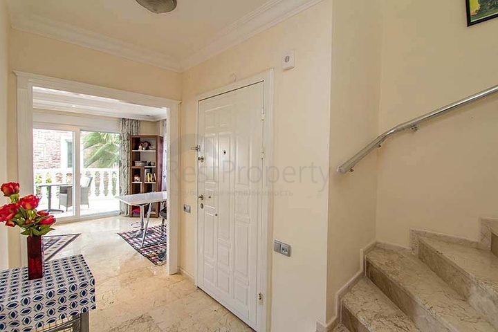 فيلا مستقلة - بسعر منافس - اطلالة رائعة - في مركز الانيا 