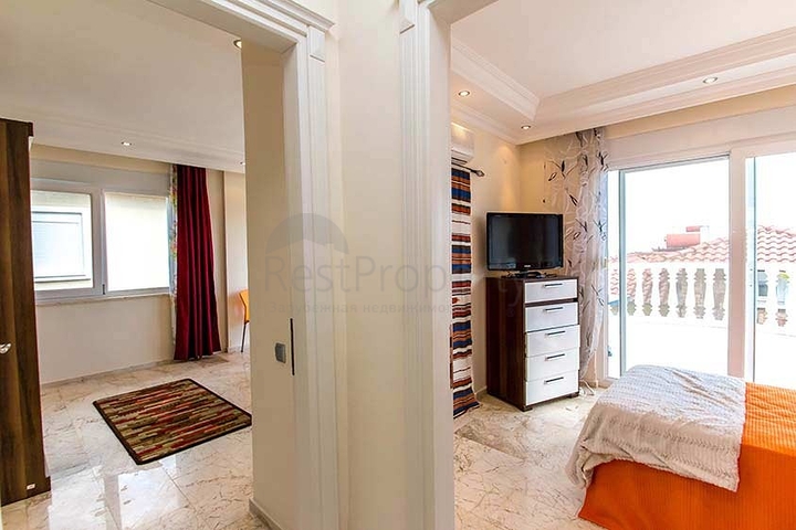 فيلا مستقلة - بسعر منافس - اطلالة رائعة - في مركز الانيا 