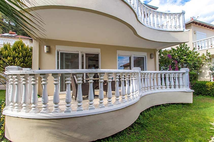 فيلا مستقلة - بسعر منافس - اطلالة رائعة - في مركز الانيا 