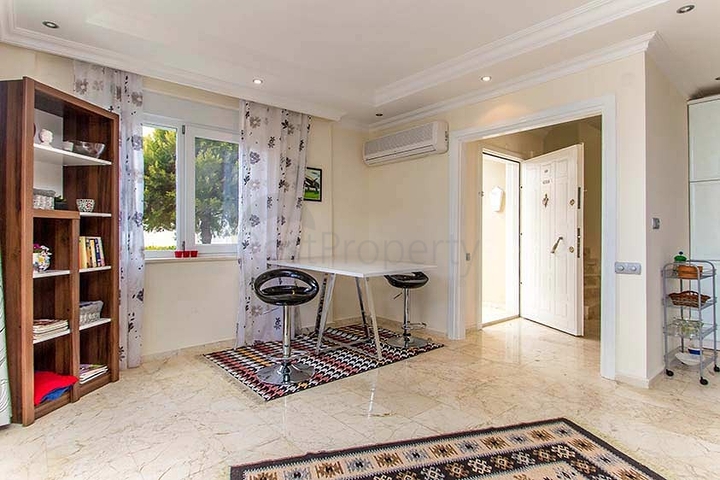 فيلا مستقلة - بسعر منافس - اطلالة رائعة - في مركز الانيا 