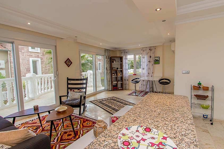 فيلا مستقلة - بسعر منافس - اطلالة رائعة - في مركز الانيا 