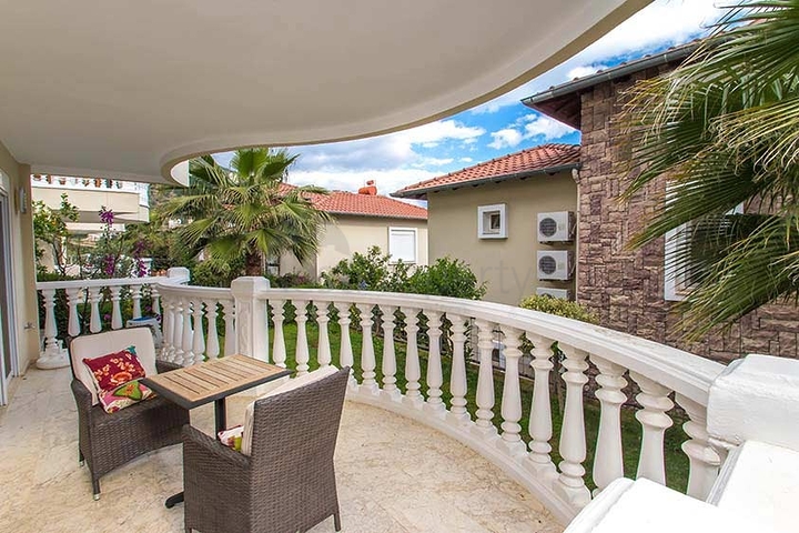 فيلا مستقلة - بسعر منافس - اطلالة رائعة - في مركز الانيا 