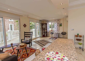 فيلا مستقلة - بسعر منافس - اطلالة رائعة - في مركز الانيا 