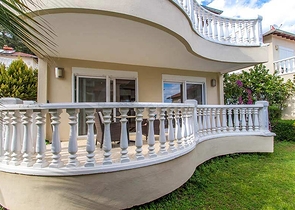 فيلا مستقلة - بسعر منافس - اطلالة رائعة - في مركز الانيا 