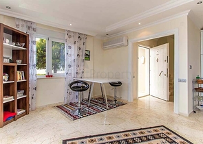 فيلا مستقلة - بسعر منافس - اطلالة رائعة - في مركز الانيا 