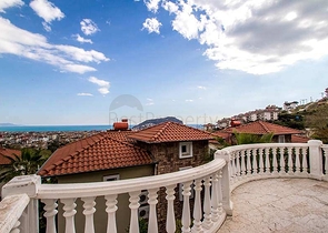 فيلا مستقلة - بسعر منافس - اطلالة رائعة - في مركز الانيا 