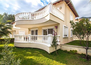 فيلا مستقلة - بسعر منافس - اطلالة رائعة - في مركز الانيا 