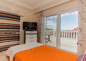 فيلا مستقلة - بسعر منافس - اطلالة رائعة - في مركز الانيا 