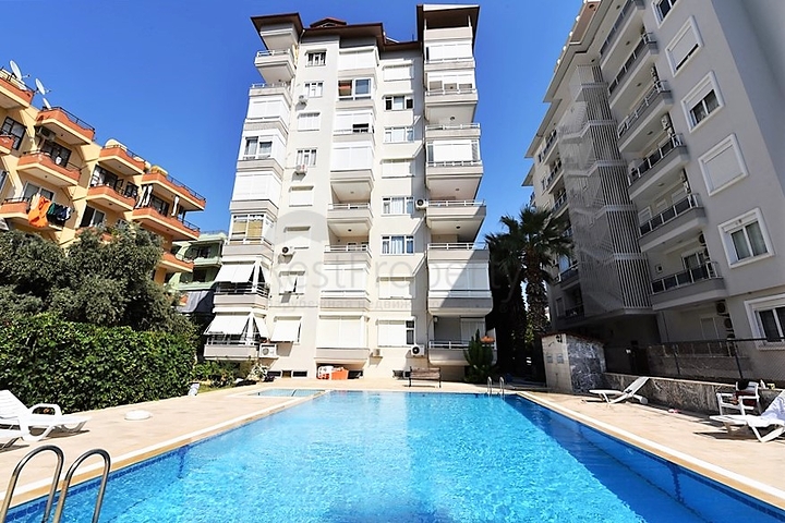 في مركز الانيا - شقة غرفة وصالة - مناسبة للاستثمار 