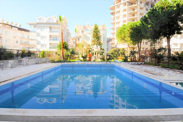 في مركز الانيا - شقة غرفة وصالة - مناسبة للاستثمار 