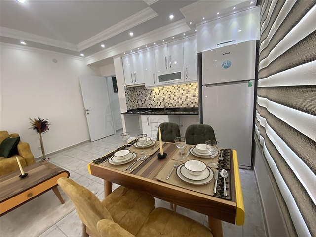 في مركز الانيا - شقة غرفة وصالة - مناسبة للاستثمار 