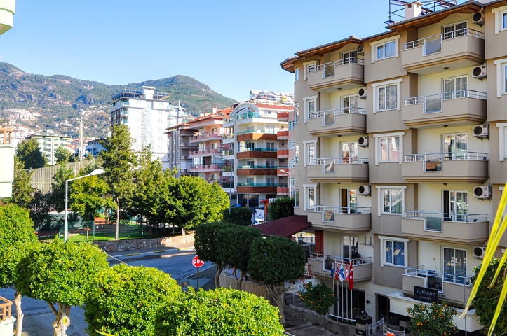 في مركز الانيا - شقة غرفة وصالة - مناسبة للاستثمار 