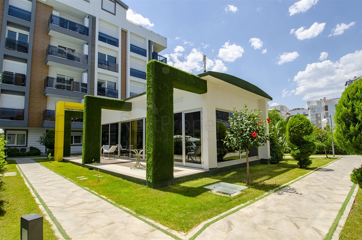 شقة بغرفة نوم واحدة مع أثاث في مشروع راقٍ في كونيالتي