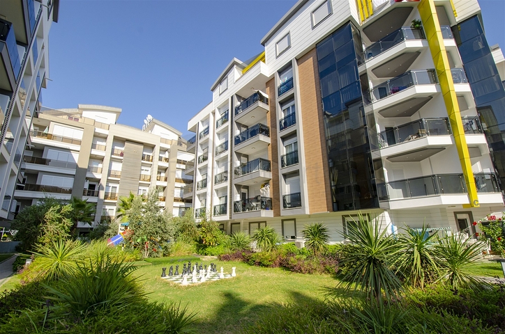 شقة بغرفة نوم واحدة مع أثاث في مشروع راقٍ في كونيالتي