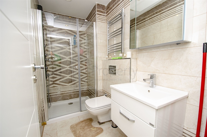 شقة بغرفة نوم واحدة مع أثاث في مشروع راقٍ في كونيالتي