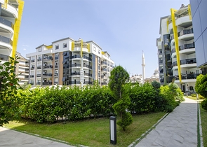 شقة بغرفة نوم واحدة مع أثاث في مشروع راقٍ في كونيالتي