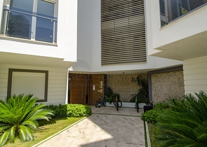 شقة بغرفة نوم واحدة مع أثاث في مشروع راقٍ في كونيالتي