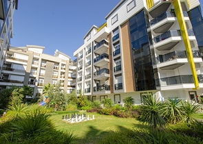 شقة بغرفة نوم واحدة مع أثاث في مشروع راقٍ في كونيالتي