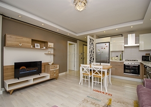 شقة بغرفة نوم واحدة مع أثاث في مشروع راقٍ في كونيالتي