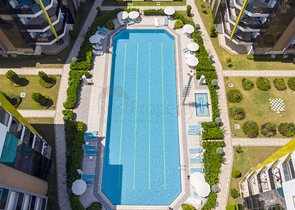 شقة بغرفة نوم واحدة مع أثاث في مشروع راقٍ في كونيالتي