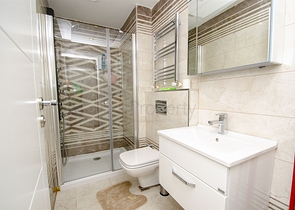 شقة بغرفة نوم واحدة مع أثاث في مشروع راقٍ في كونيالتي